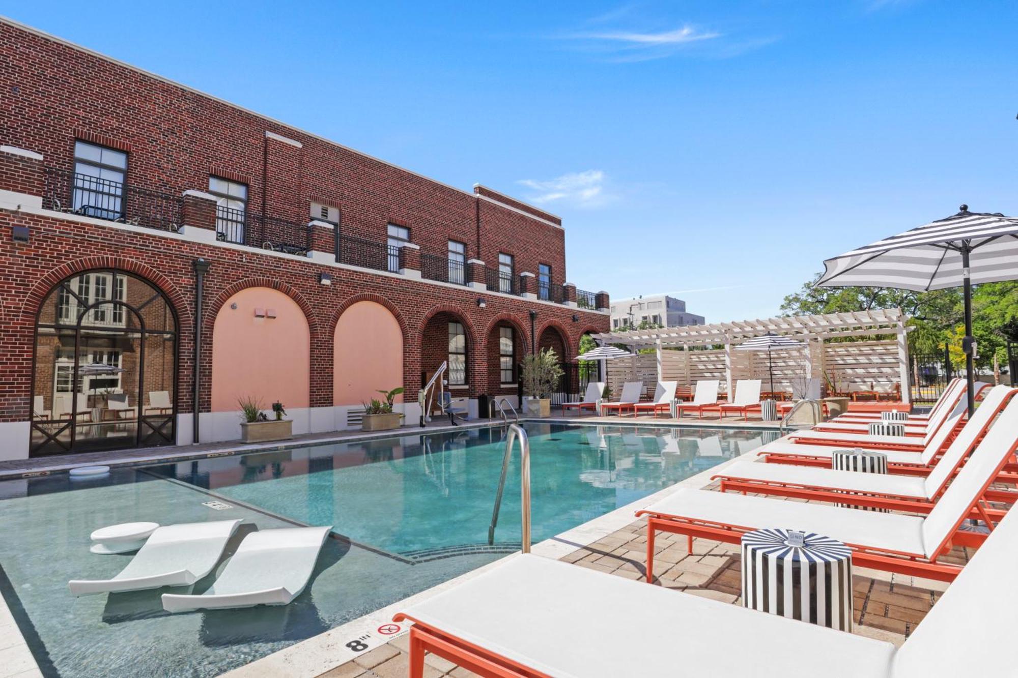 Bywater Apartahotel 3*